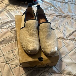 TOMS Men's Beige and Navy Slip-On Loafers